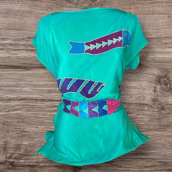 Dive Into Style with Sue McFall’s Silk Barracuda Print Top - Picture 1 of 6
